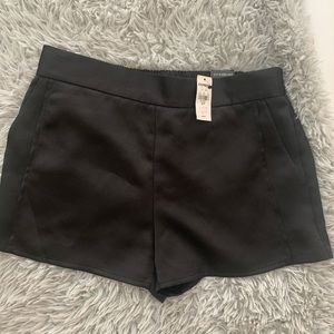 Express shorts with tags